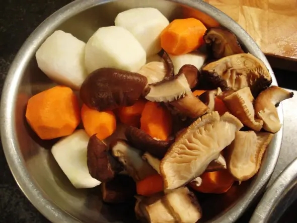 Cách làm sườn bò om rau củ kiểu Hàn 5