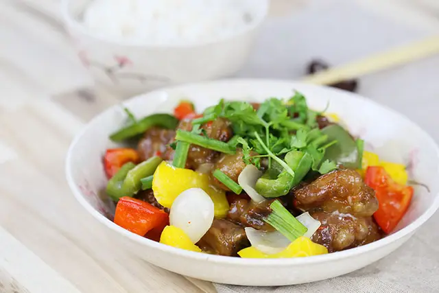 Cách làm sườn xào chua ngọt cho mâm cơm ngày Tết