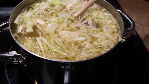Thu-lam-sup-bap-cai-ca-rot-ngon-giu-dang-4