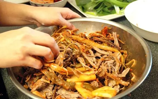 cach-lam-sup-cay-thit-bo-va-rau-kieu-han-h