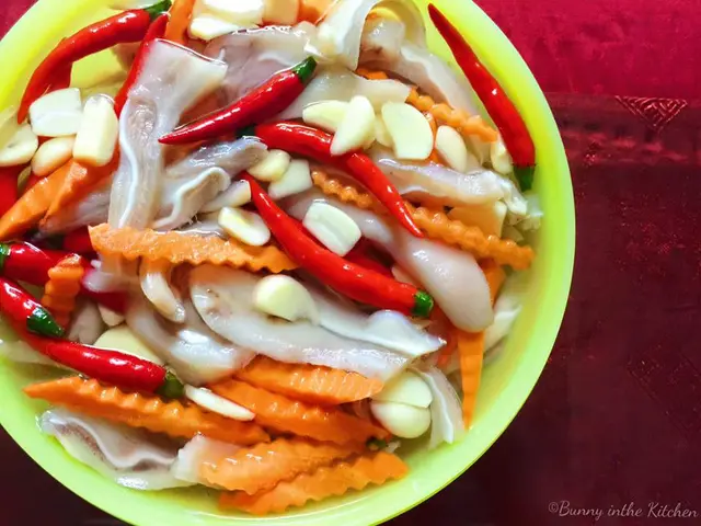 tai heo ngâm dấm