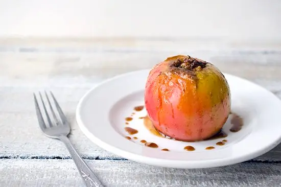 Cách làm táo nhồi hồ đào nướng ngon tuyệt