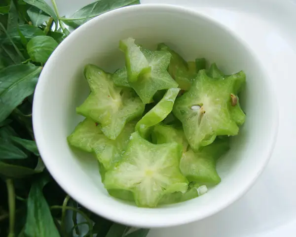 Cách làm tép khô rang khế 2