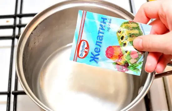 thêm bột gelatin vào nước