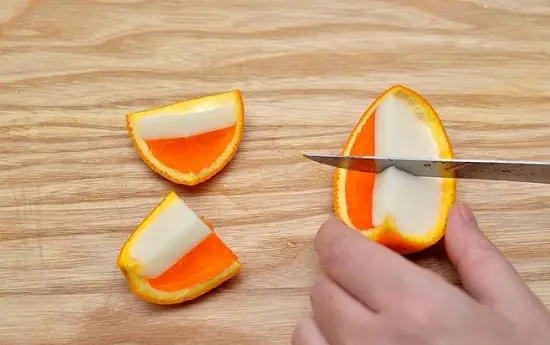 cắt kẹo thành nhiều phần
