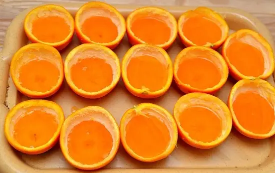 đổ thạch cam vào vỏ cam