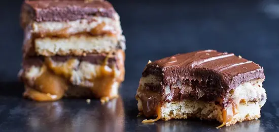 Cách làm thanh bánh quy phủ socola ngọt ngào