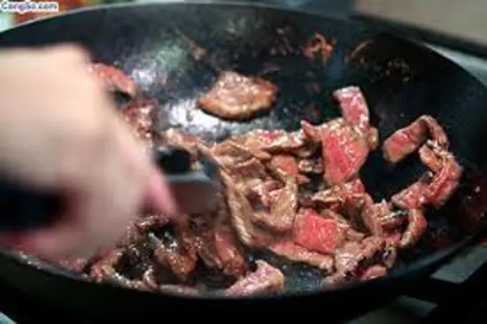 thit-bo-nau-khoai-tay-kieu-nhat-4