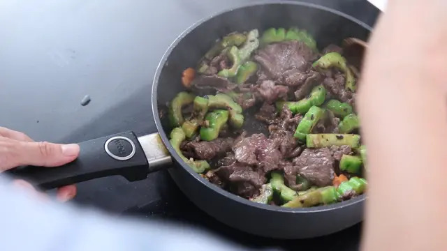 Cách nấu thịt bò xào mướp đắng ngon cơm cho cả gia đình 13