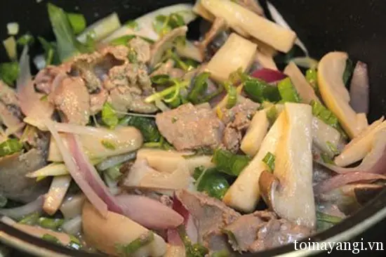 Cách làm thịt bò xào nấm thơm ngon