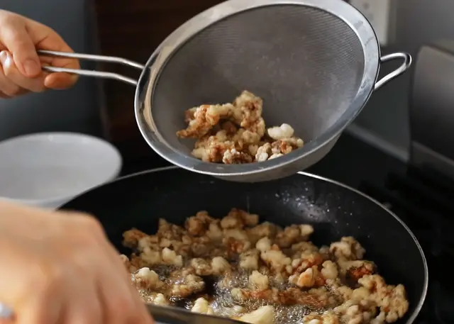 Cách làm thịt chiên chua ngọt Hàn Quốc 7