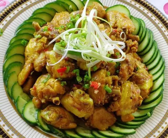 Cách làm thịt gà xào sả ớt thơm ngon hấp dẫn cuối tuần