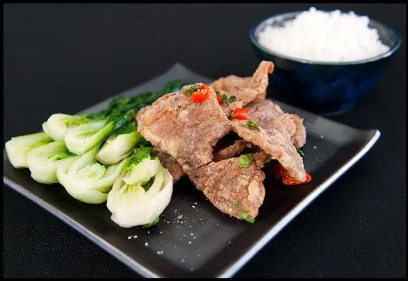 Cách làm thịt heo chiên muối ớt đậm đà hấp dẫn