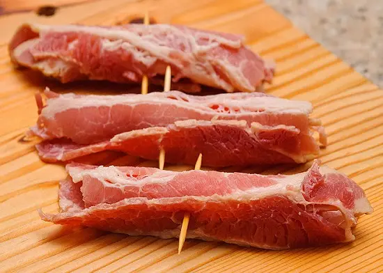 bọc thịt với rau củ