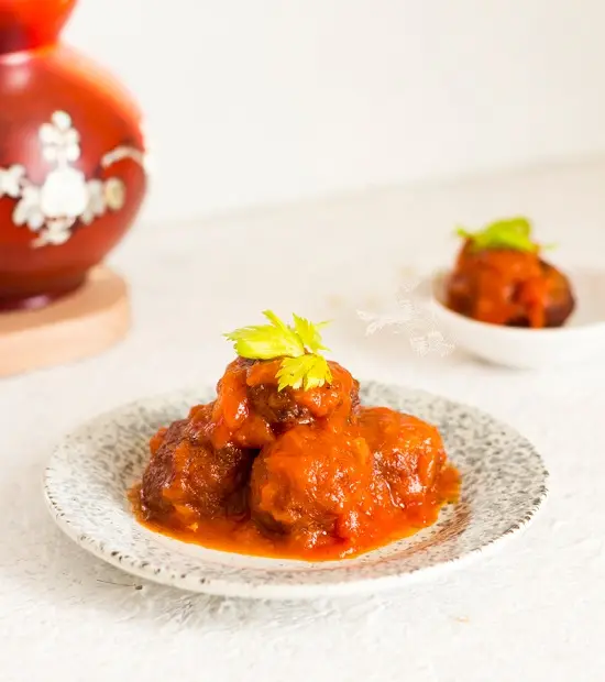 thịt heo viên xốt cà