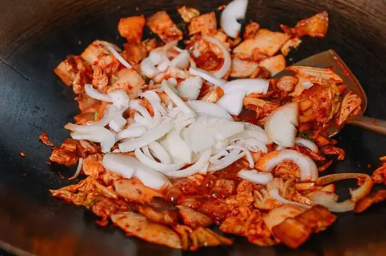 cách làm thịt heo xào kim chi