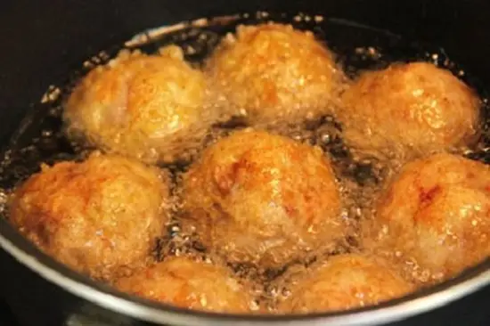 thịt viên chiên trứng cút