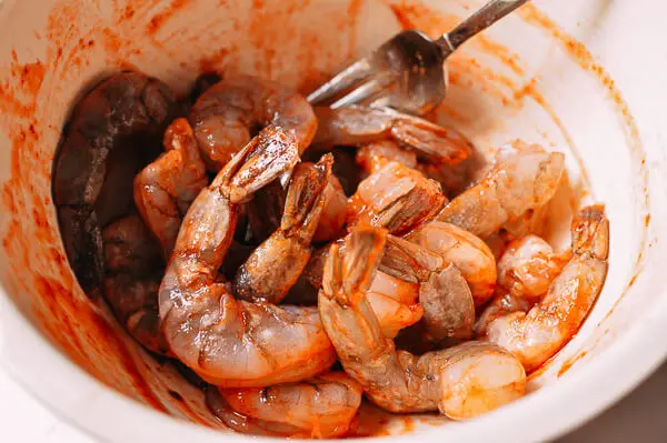 Cách làm tôm cuộn dừa giòn tan hấp dẫn tại nhà