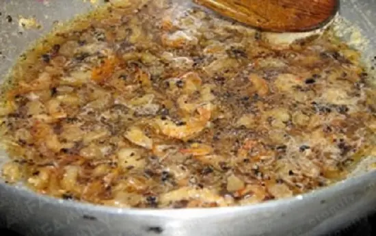 sắp hoàn thành món tôm kho quẹt