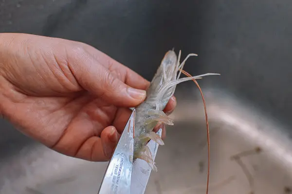 Cách làm tôm luộc chấm nước tương đơn giản mà ngon chuẩn bị