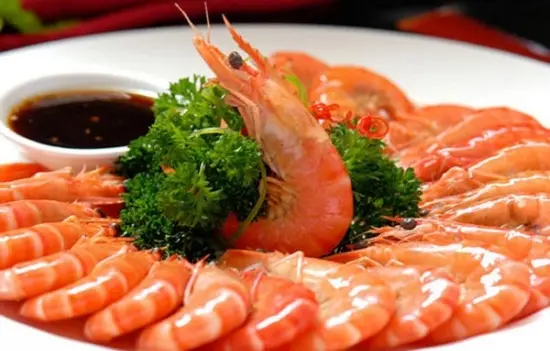 Các bước thực hiện món tôm luộc 2