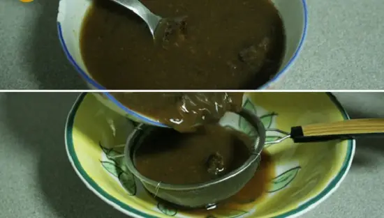 lọc qua ray để lấy nước me