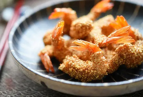 Cách làm tôm tẩm vừng chiên giòn ngon đẹp mắt