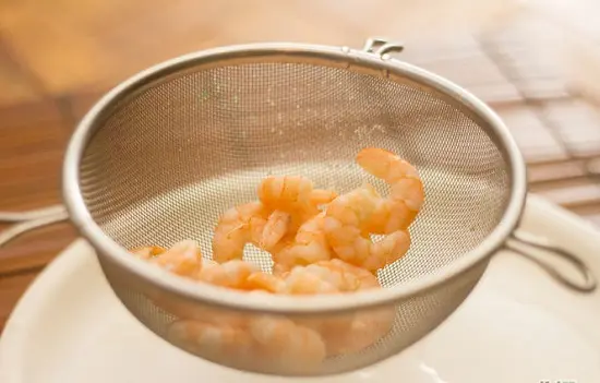 rửa sạch tôm