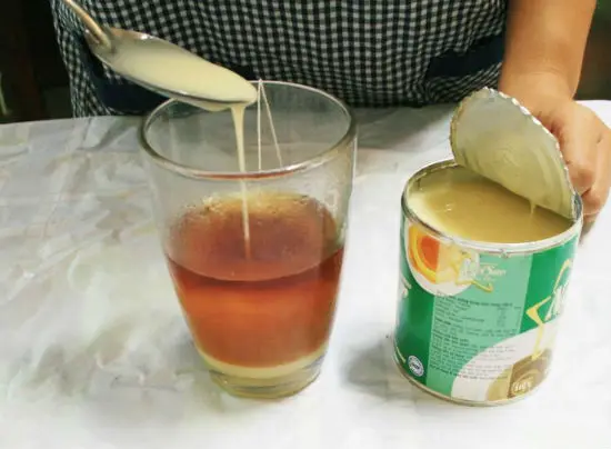pha trà với sữa - cách làm trà sữa