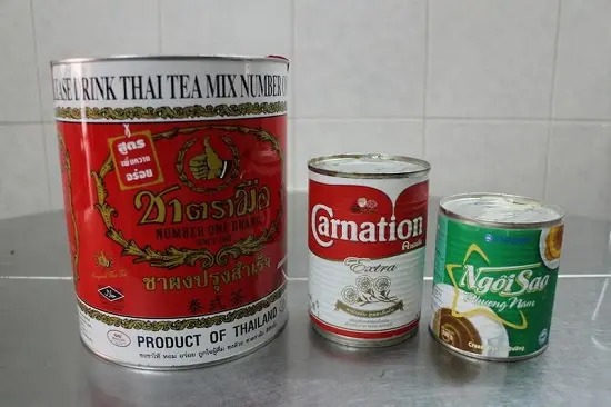 chuẩn bị nguyên liệu làm trà sữa Thái