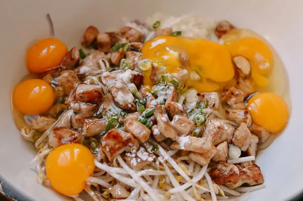 Cách làm trứng chiên thịt gà ngon đặc biệt cho cả nhà