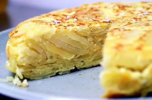 Cách làm trứng tráng khoai tây 8
