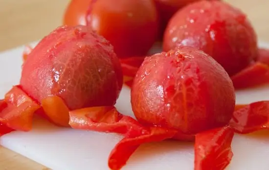 bóc vỏ cà chua