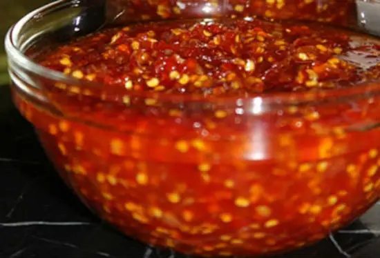 nấu hỗn hợp nguyên liệu - cách làm tương ớt