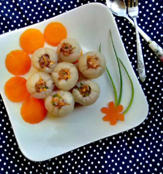 Cách làm vải nhồi tôm thịt hấp độc đáo