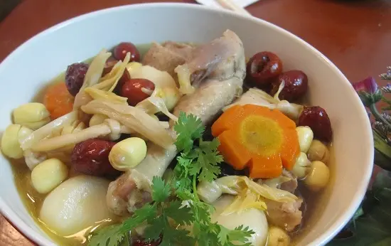 Cách làm vịt hầm hạt sen ngon lạ bổ dưỡng
