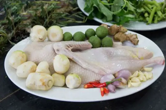 Cách làm vịt om sấu đặc biệt ngon nhất 2