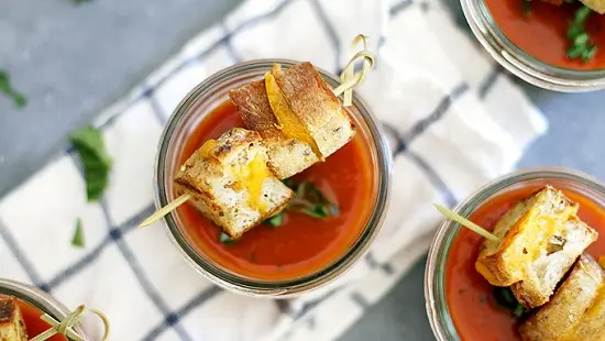 cách làm xiên bánh mì phô mai nướng mini với súp cà chua 5