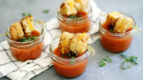 cách làm xiên bánh mì phô mai nướng mini với súp cà chua 6