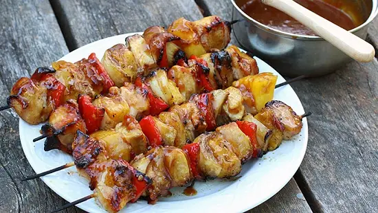 Cách làm xiên nướng với dứa, thịt gà, thịt ba rọi thơm lừng