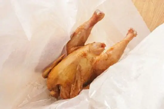 bọc gà vào giấy nướng