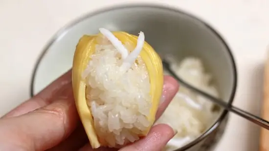 nhồi nếp vào ruột mít
