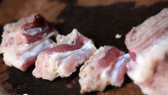 nấu bò kho ngon cắt thịt bò