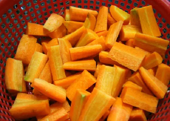 thái củ cà rốt