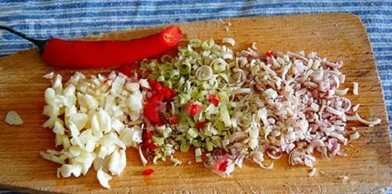 xả, ớt thái nhỏ