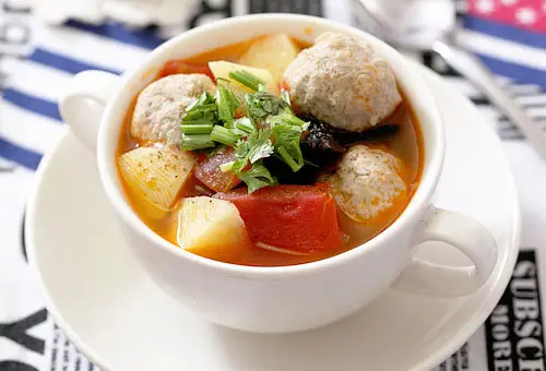 Cách nấu canh bò viên độc đáo cho bé