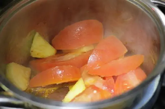 xào cà chua trước