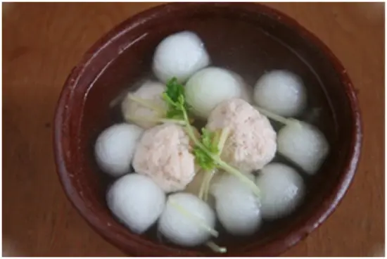 Cách nấu canh cá hồi bí đao ngon 9