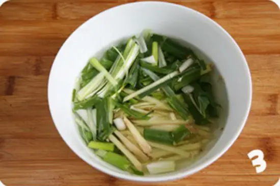 Cách nấu canh cá hồi bí đao ngon 4