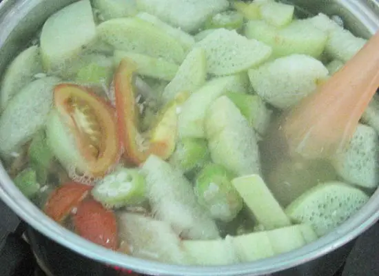 Lưu ý thứ tự cho nguyên liêụ vào canh chua cá basa